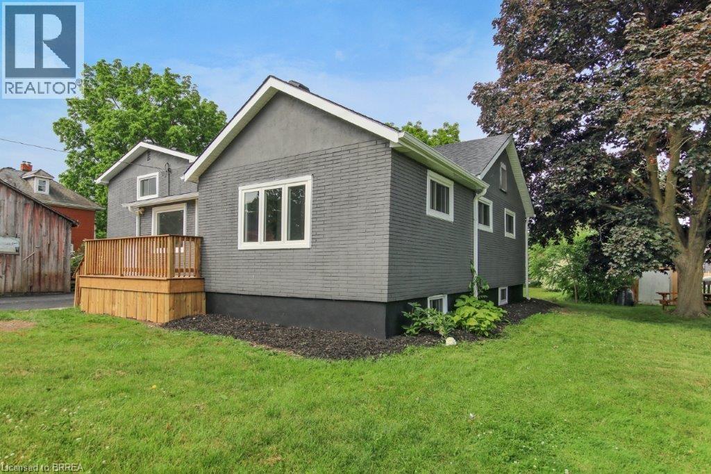 Photo 21 of 23 for 8 Rolph Street N