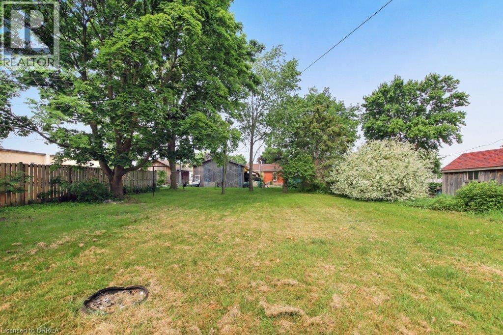 Photo 22 of 23 for 8 Rolph Street N