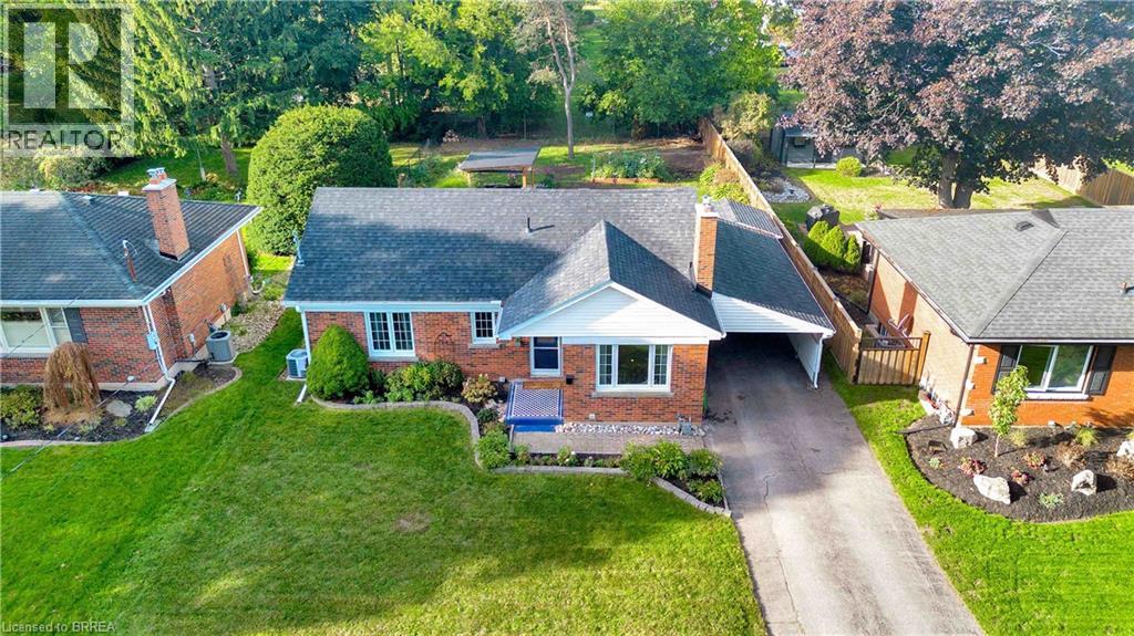 32 HILLIER Crescent, Brantford, Ontario