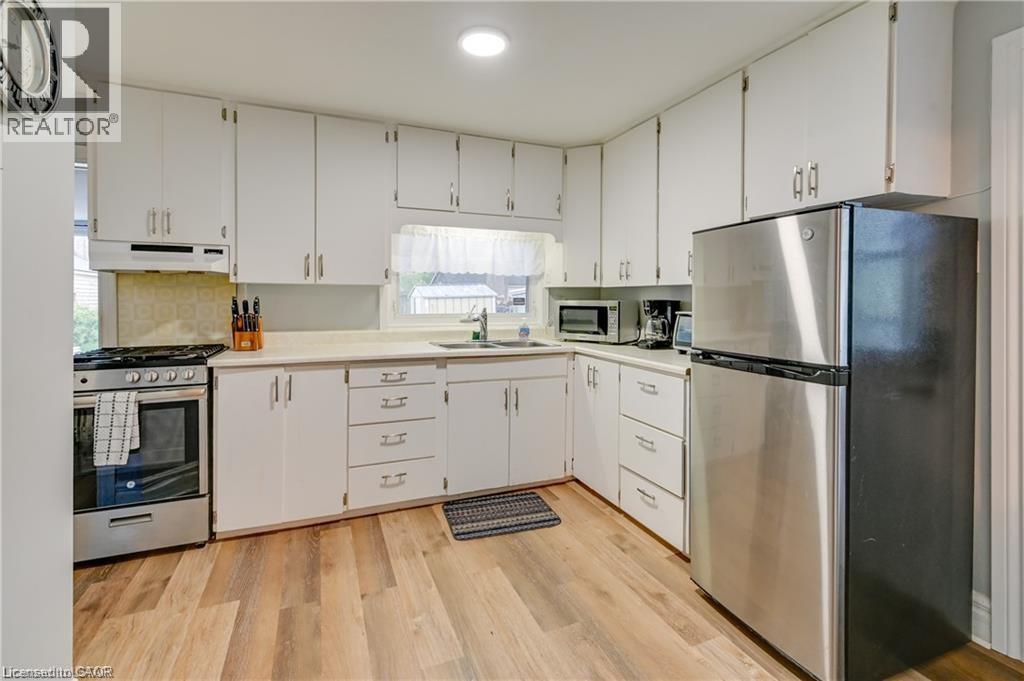 Photo 12 of 40 for 12 Cartwright Street