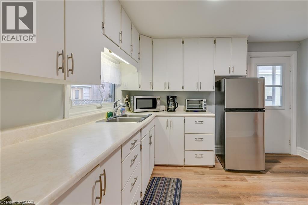 Photo 13 of 40 for 12 Cartwright Street