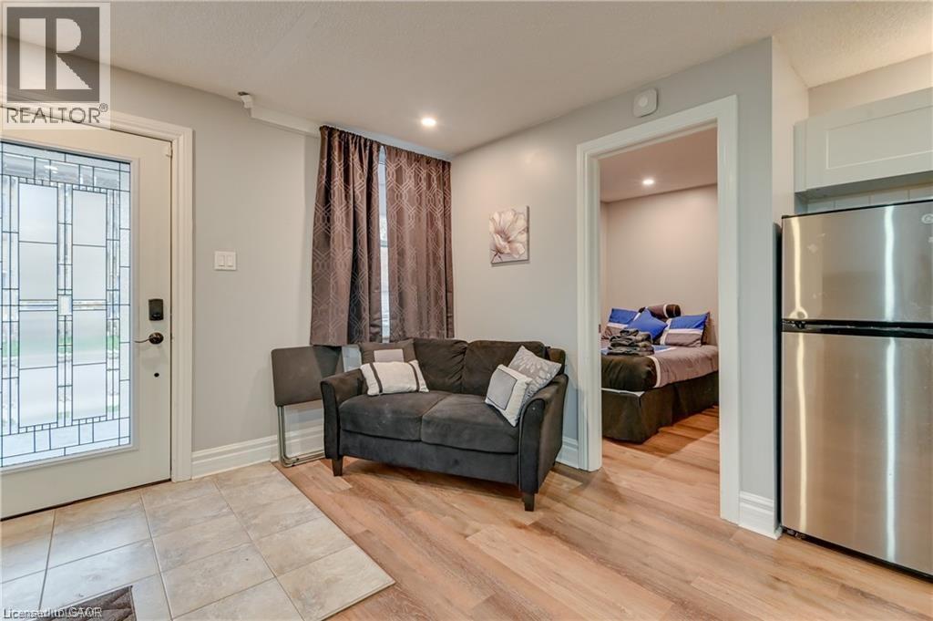 Photo 4 of 40 for 12 Cartwright Street