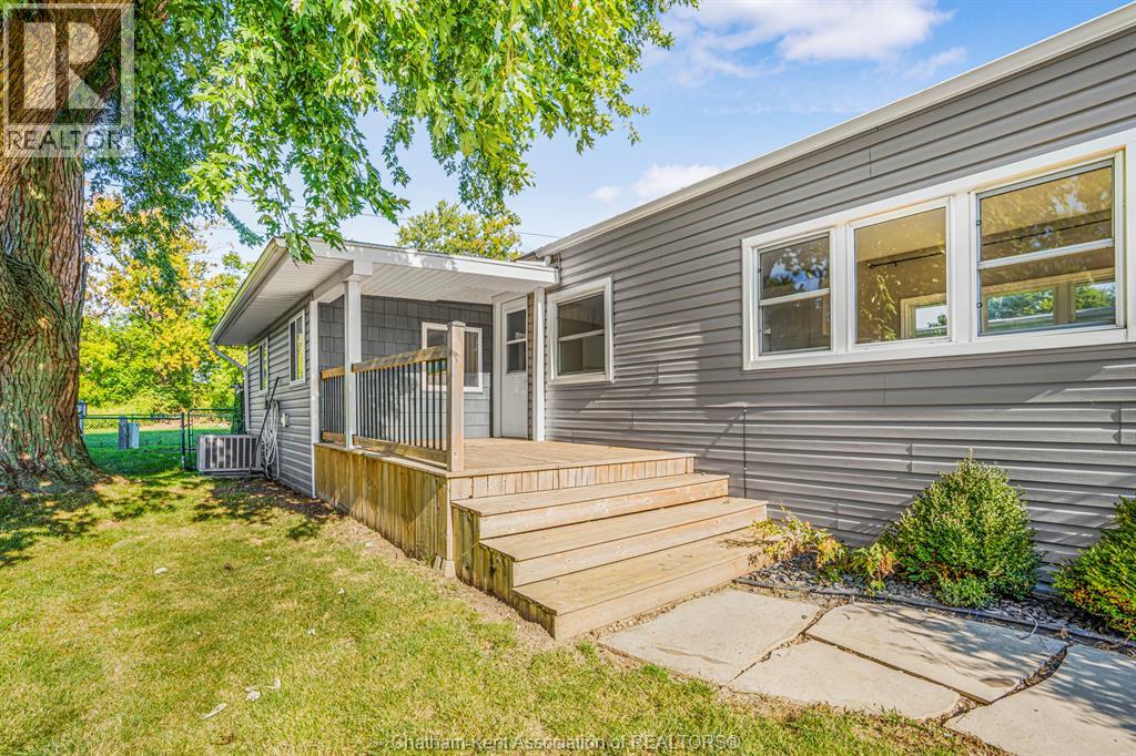23 Regency Drive, Chatham, Ontario  N7L 4E4 - Photo 4 - 25023314