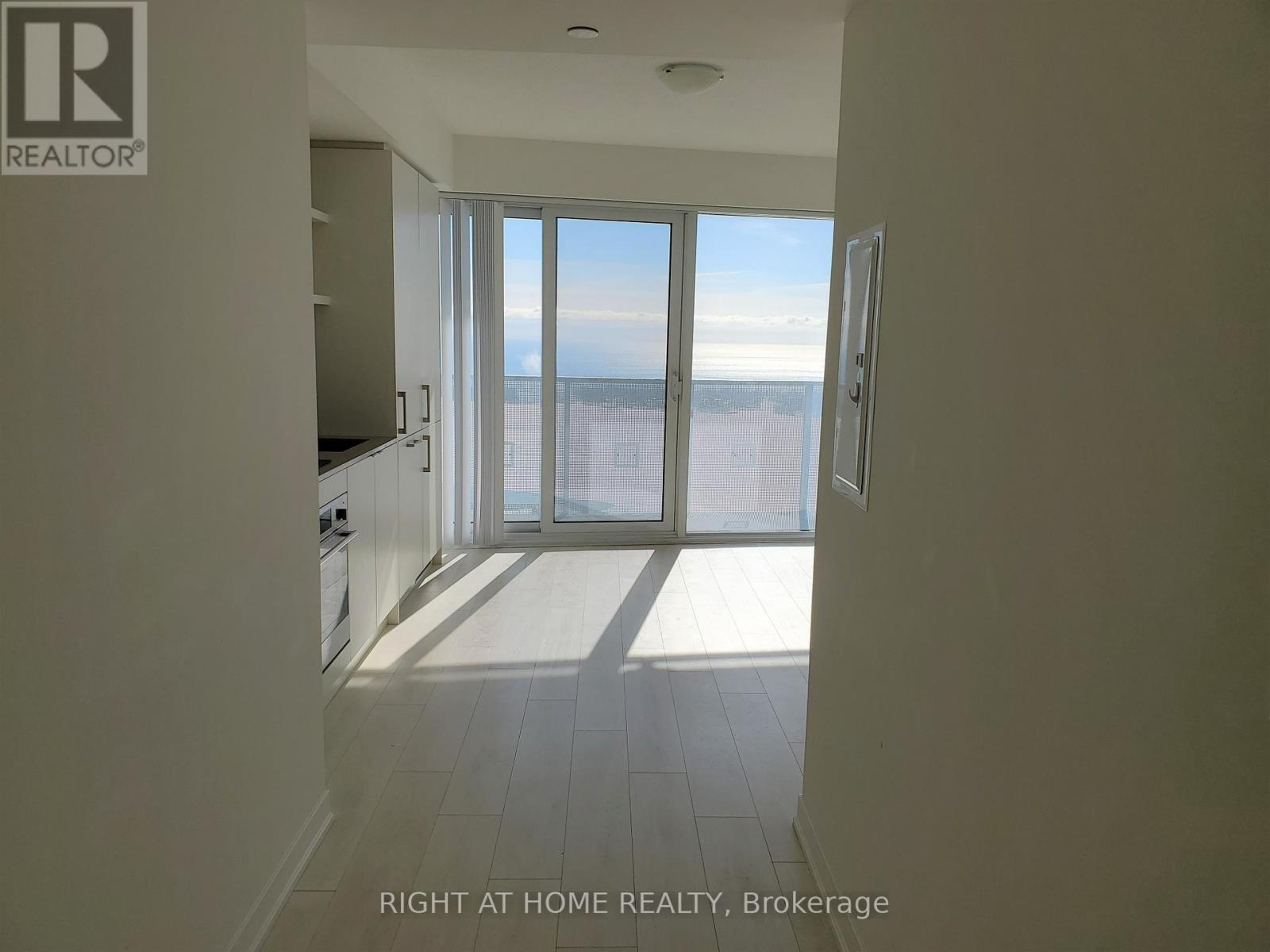 5408 - 100 Harbour Street, Toronto, Ontario  M5J 2T5 - Photo 2 - C12459467