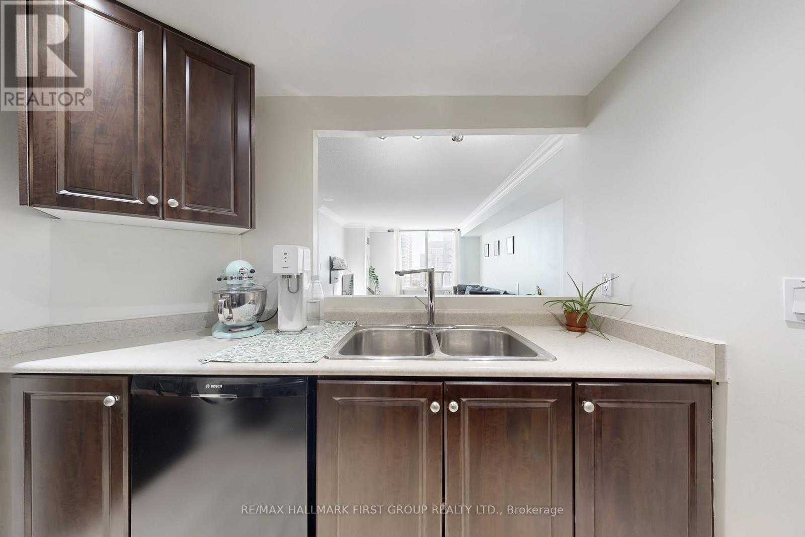 1520 - 88 Corporate Drive, Toronto, Ontario  M1H 3G6 - Photo 5 - E12459444