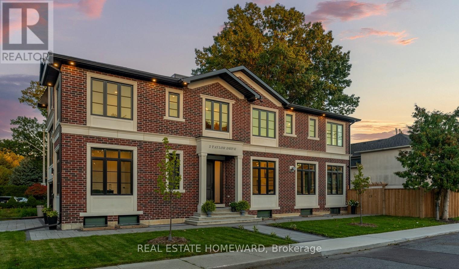 5 TAYLOR DRIVE, Toronto, Ontario