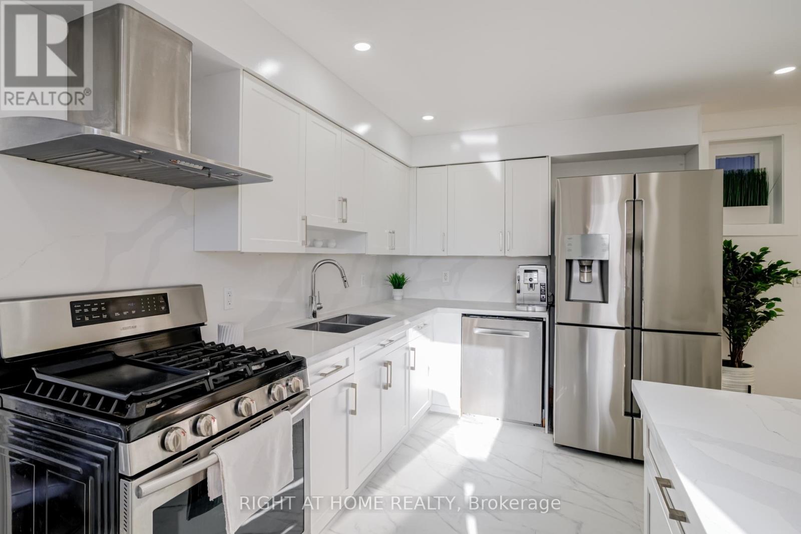 84 Boultbee Avenue, Toronto, Ontario  M4J 1B3 - Photo 17 - E12459468