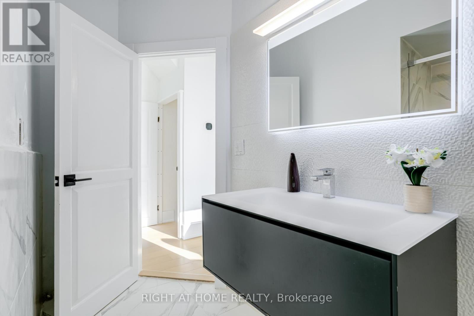 84 Boultbee Avenue, Toronto, Ontario  M4J 1B3 - Photo 23 - E12459468
