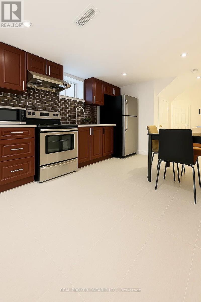 95 PORCHESTER DRIVE, Toronto, Ontario