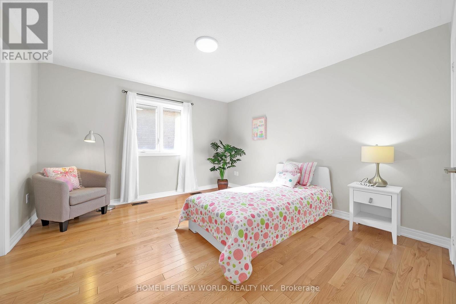 1210 Atkins Drive, Newmarket, Ontario  L3X 0E1 - Photo 19 - N12459438