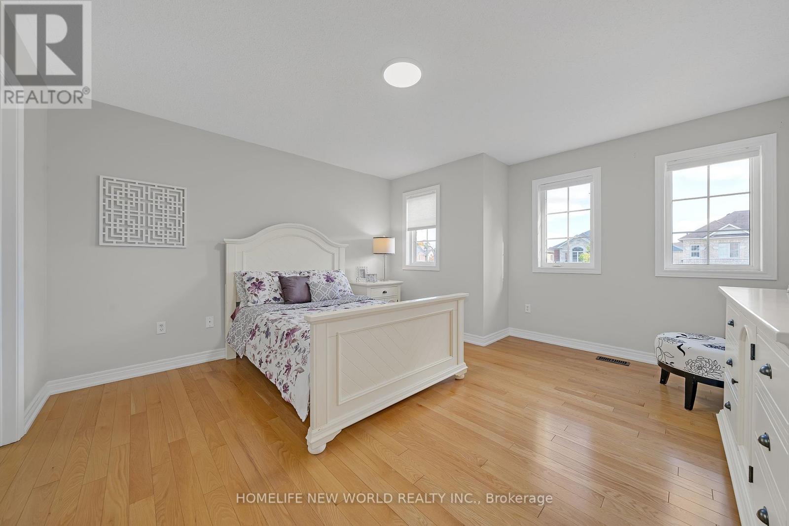 1210 Atkins Drive, Newmarket, Ontario  L3X 0E1 - Photo 20 - N12459438