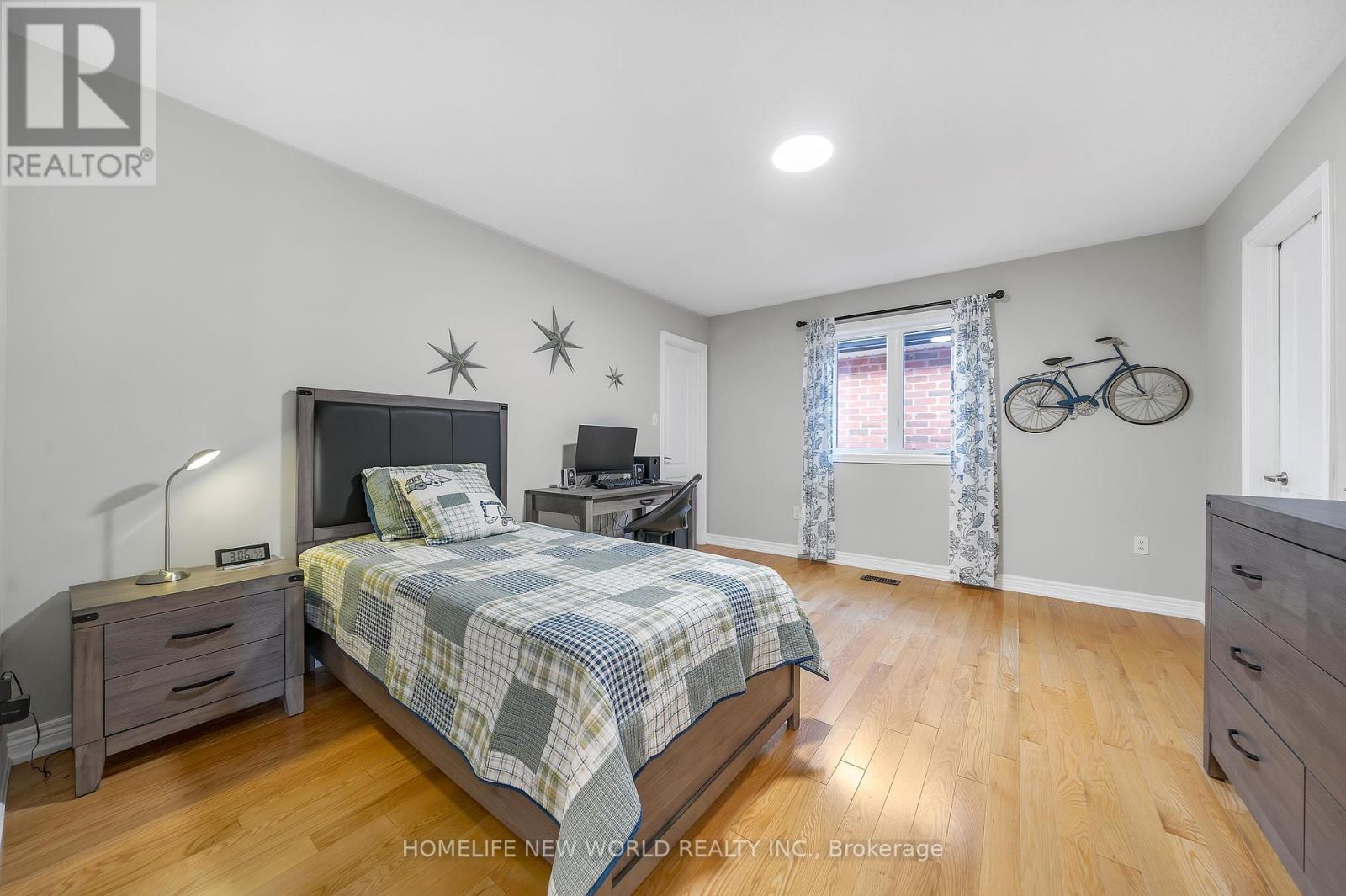 1210 Atkins Drive, Newmarket, Ontario  L3X 0E1 - Photo 22 - N12459438