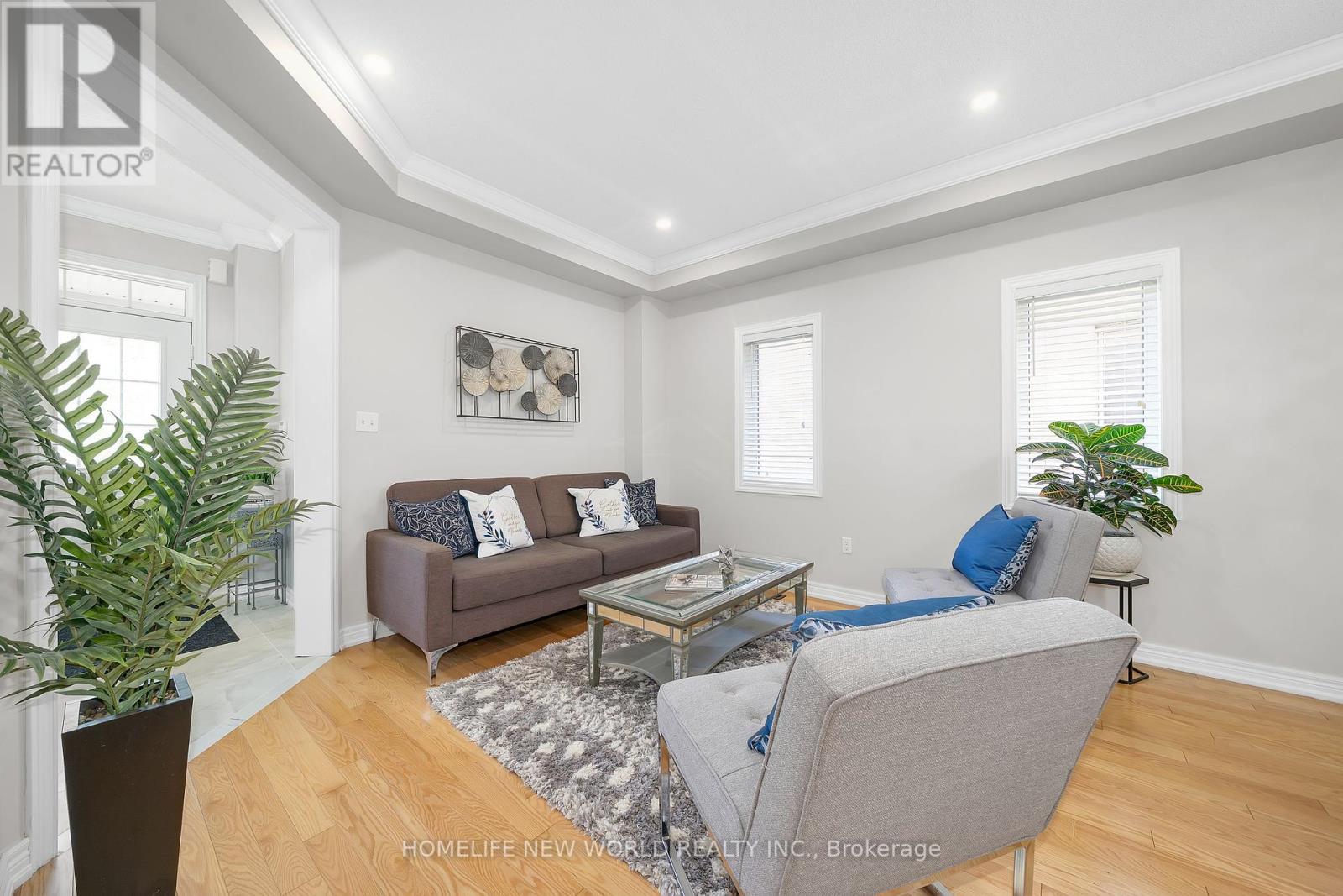 1210 Atkins Drive, Newmarket, Ontario  L3X 0E1 - Photo 4 - N12459438