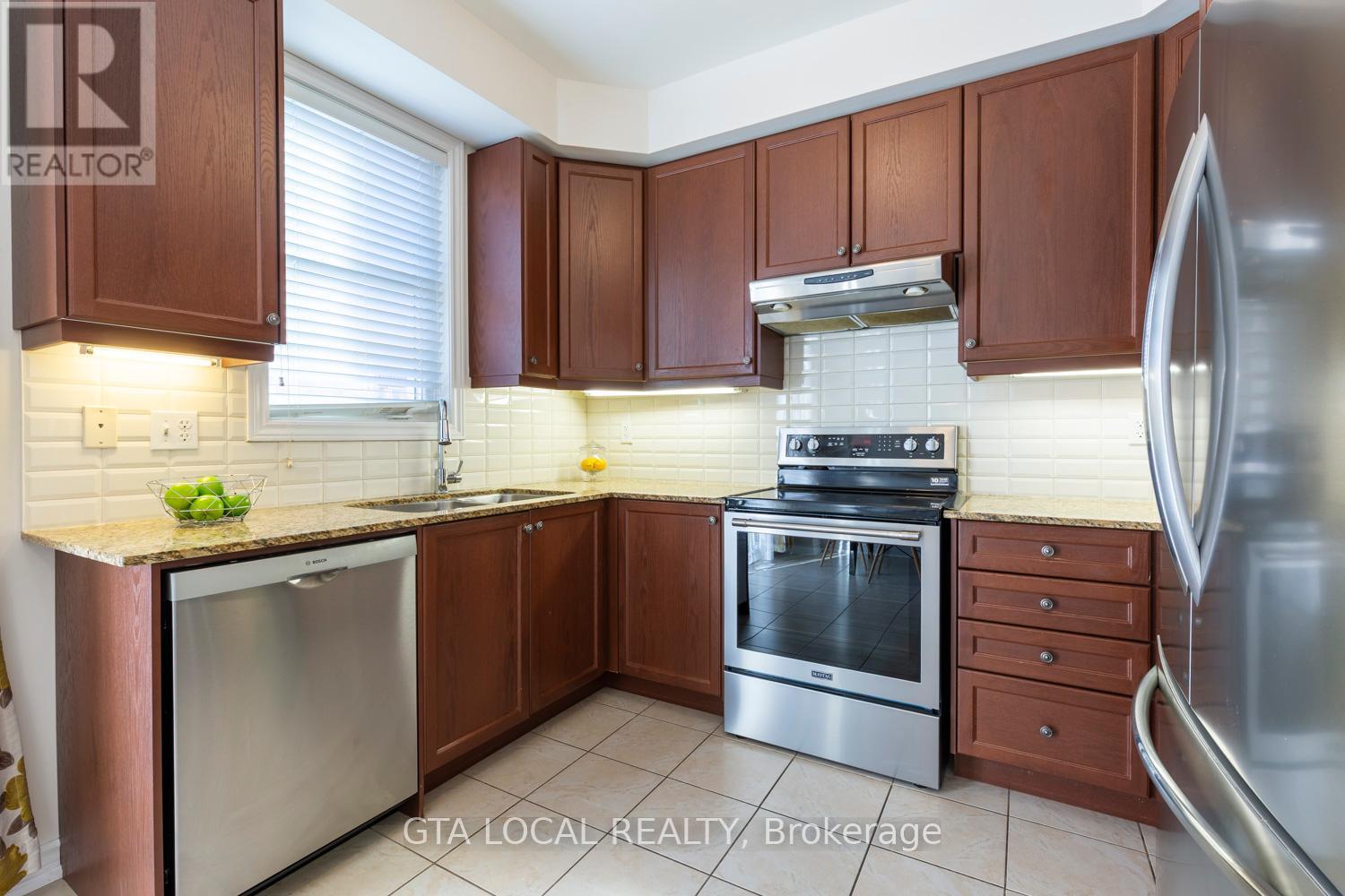 31 - 10 Porter Avenue W, Vaughan, Ontario  L4L 0H1 - Photo 15 - N12459457