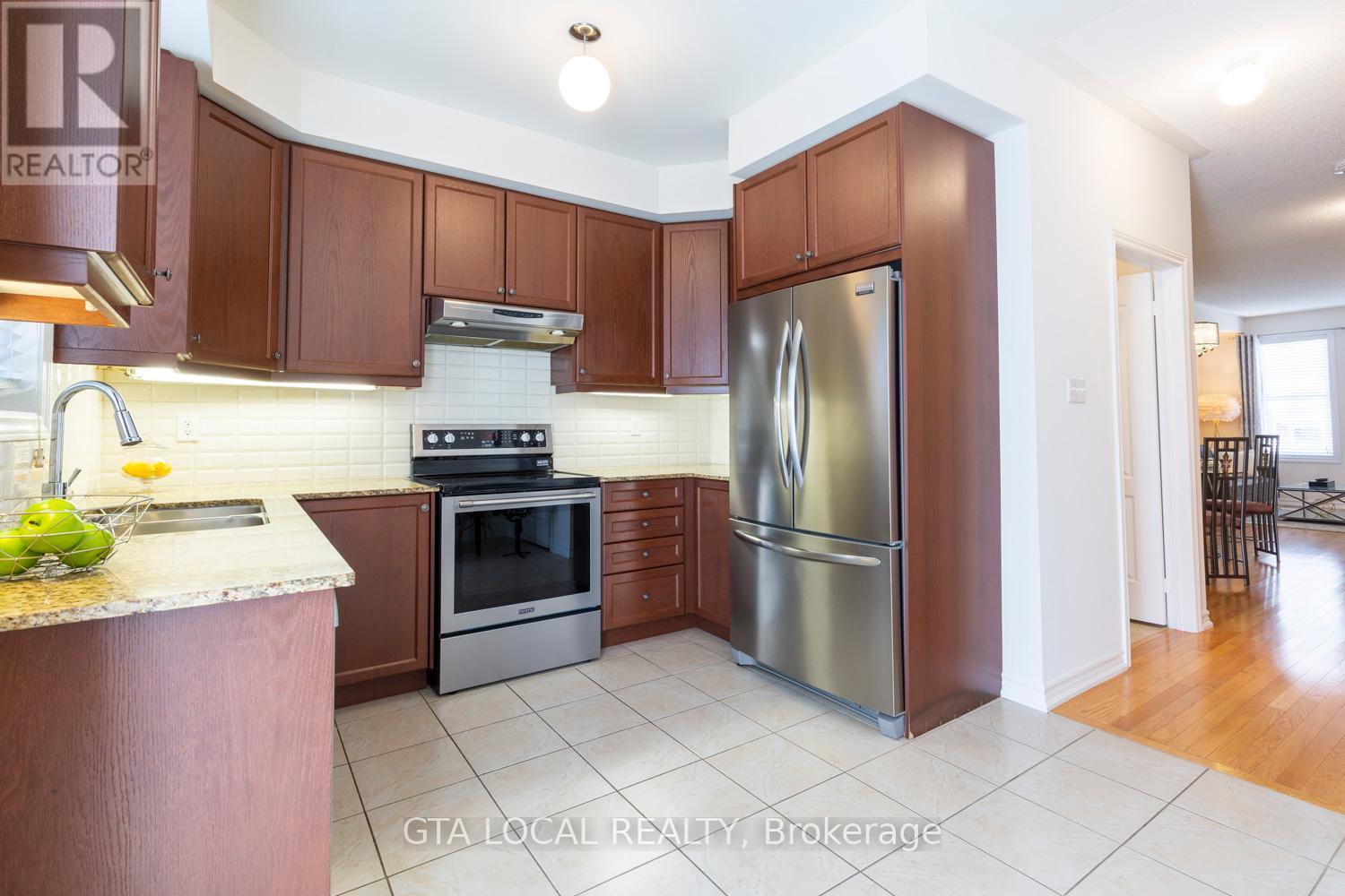 31 - 10 Porter Avenue W, Vaughan, Ontario  L4L 0H1 - Photo 17 - N12459457