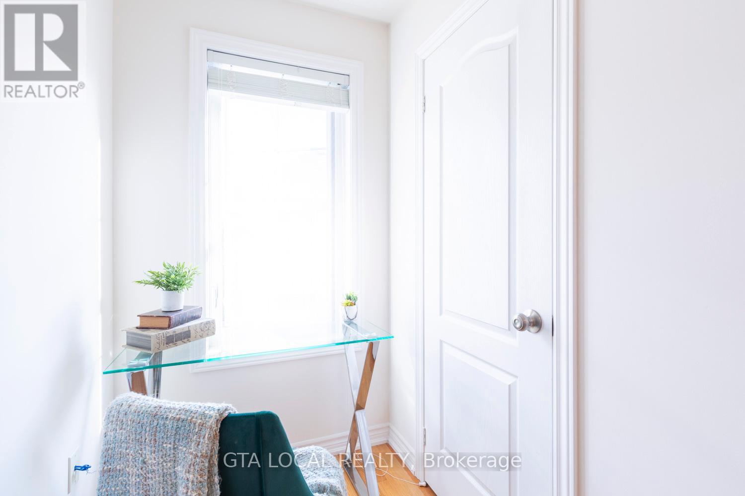 31 - 10 Porter Avenue W, Vaughan, Ontario  L4L 0H1 - Photo 29 - N12459457