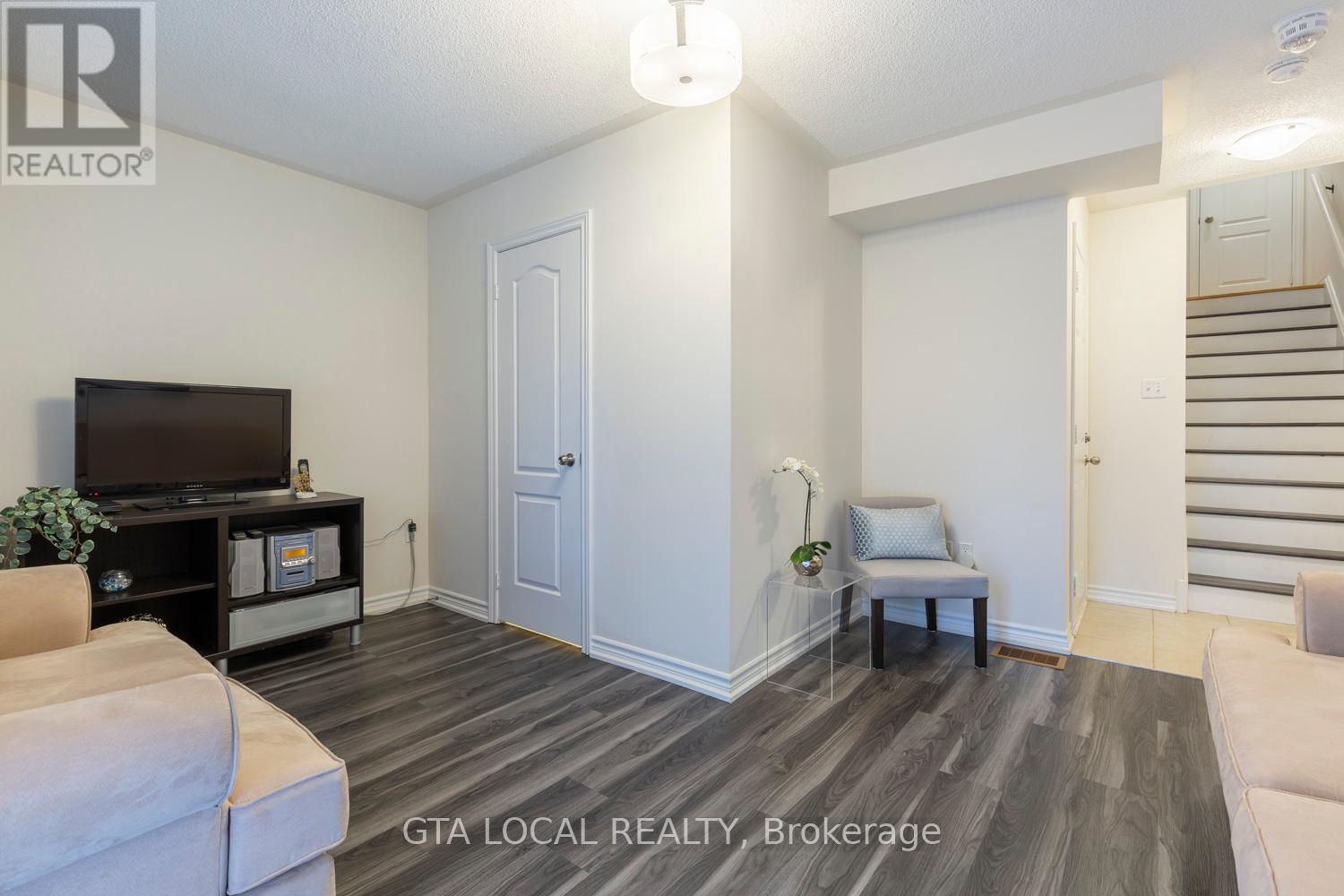 31 - 10 Porter Avenue W, Vaughan, Ontario  L4L 0H1 - Photo 32 - N12459457