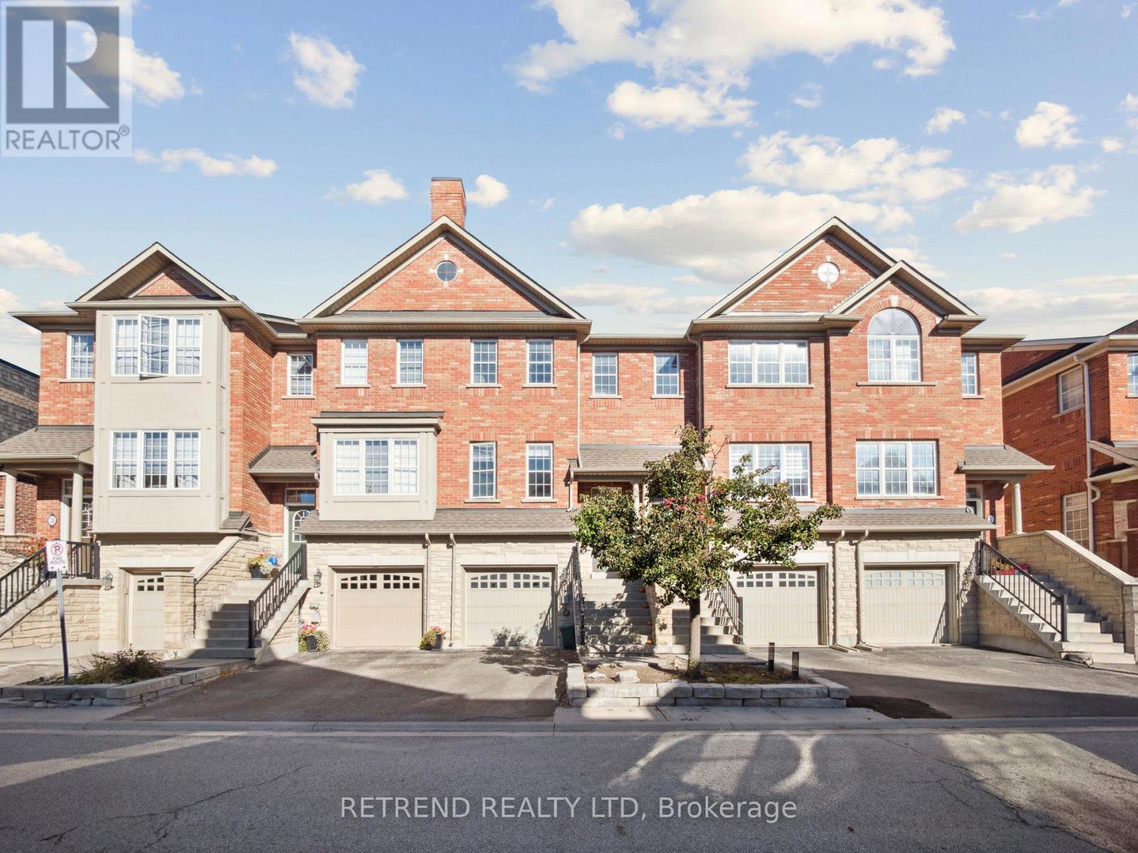 26 GOLDEN SPRUCE LANE, Vaughan, Ontario