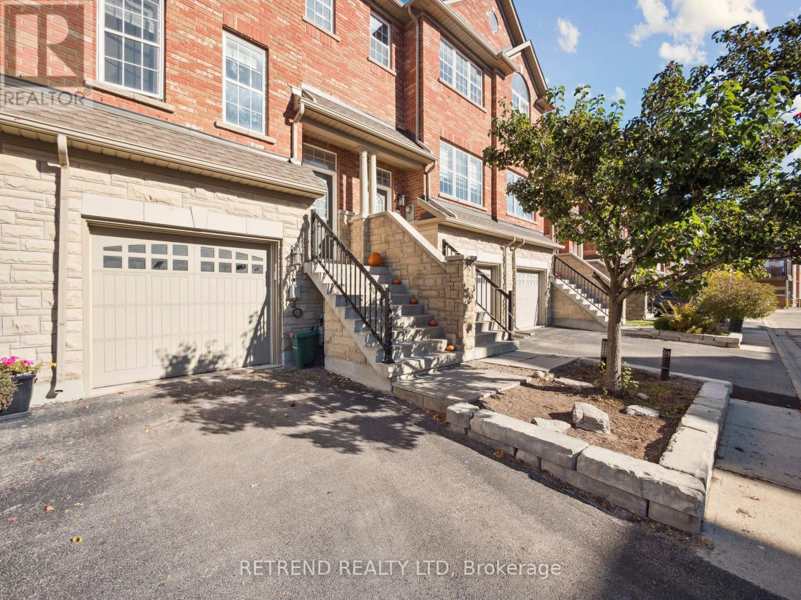 26 Golden Spruce Lane, Vaughan, Ontario  L6A 0J6 - Photo 3 - N12459471