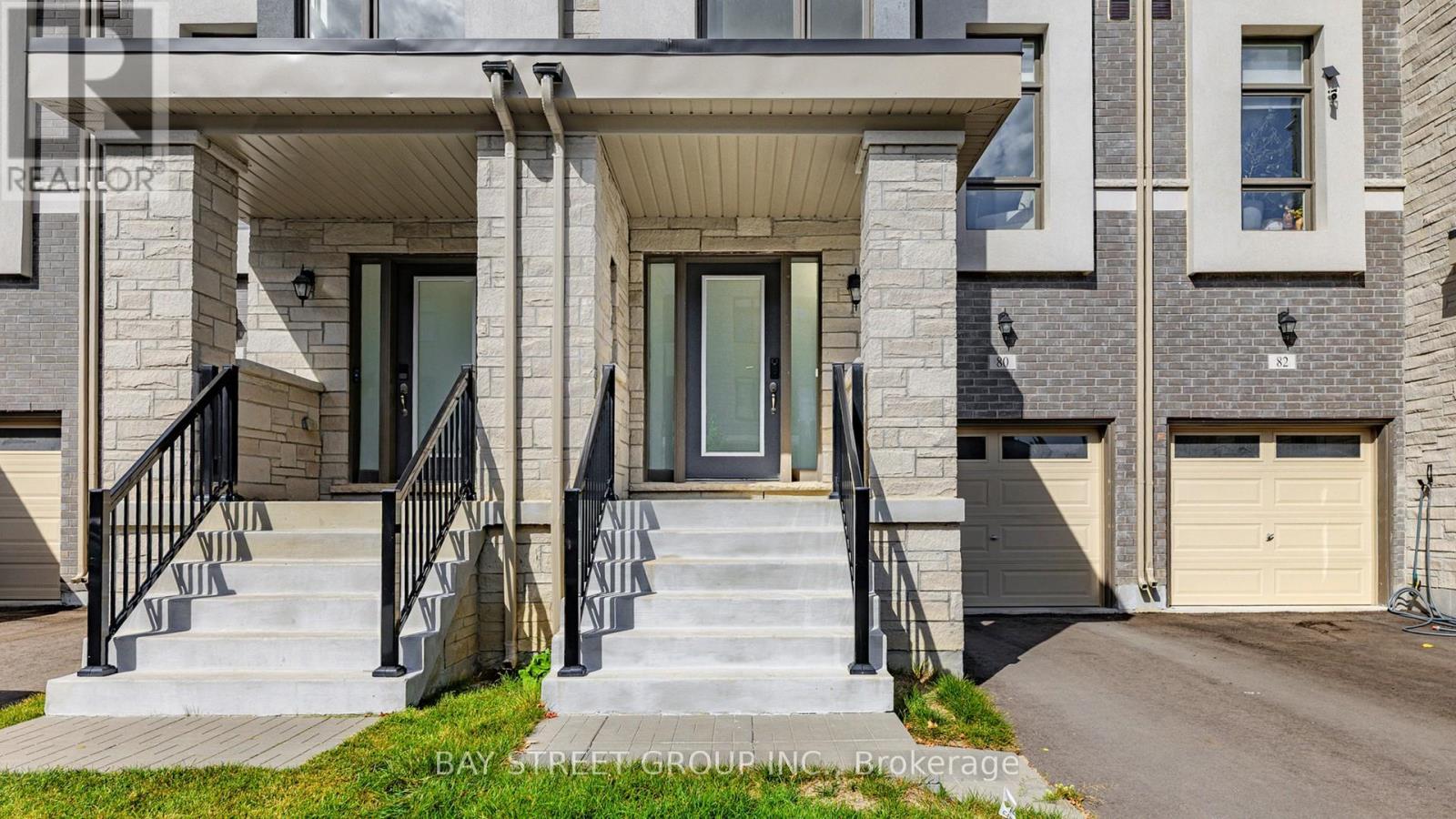 80 Puisaya Drive, Richmond Hill, Ontario  L4E 1L2 - Photo 2 - N12459474