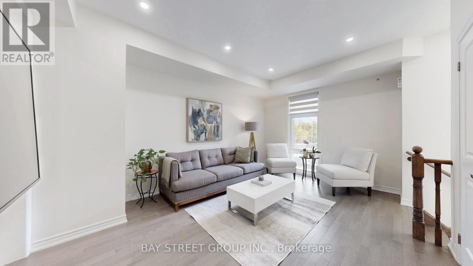 80 Puisaya Drive, Richmond Hill, Ontario  L4E 1L2 - Photo 4 - N12459474