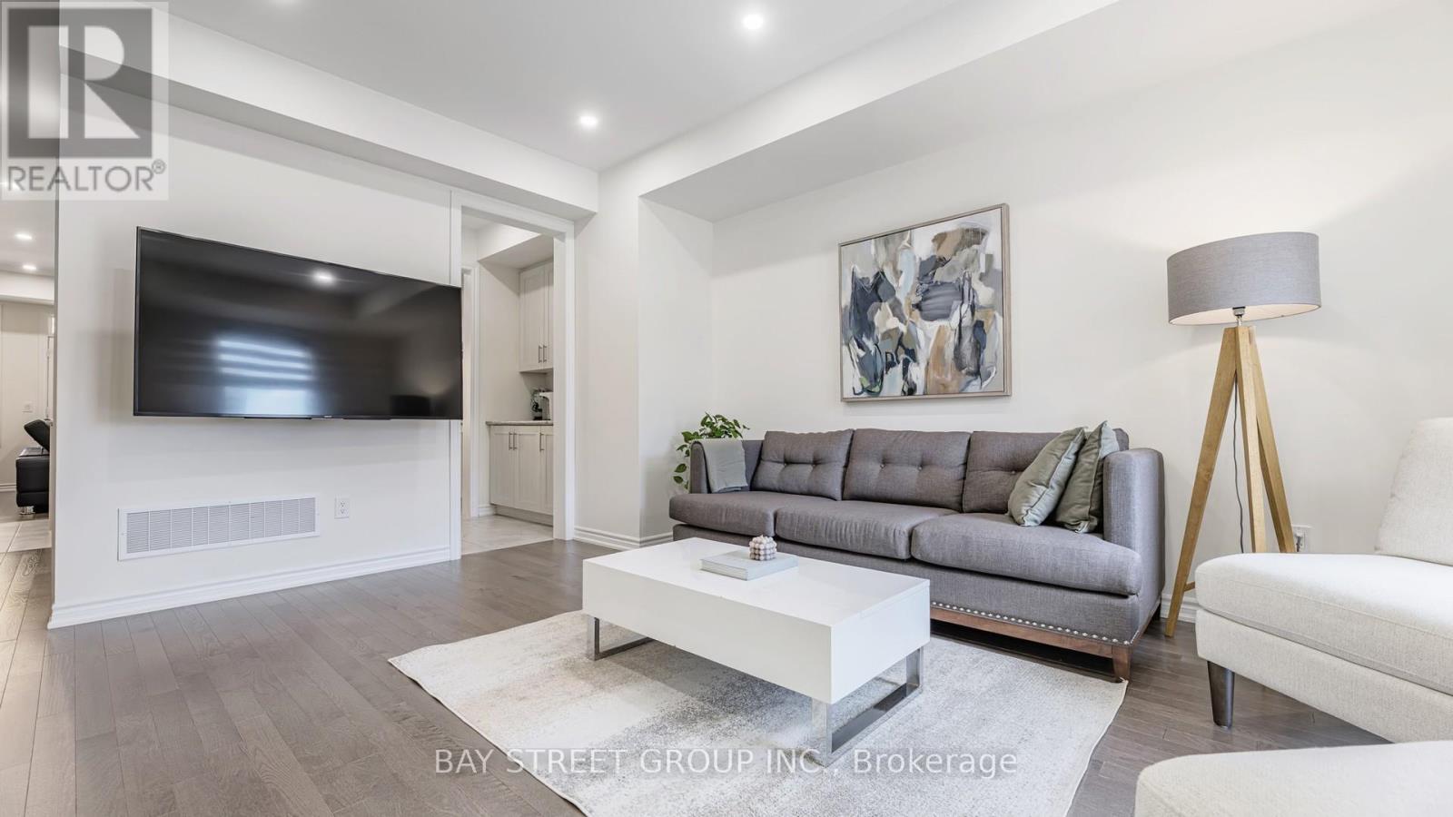 80 Puisaya Drive, Richmond Hill, Ontario  L4E 1L2 - Photo 6 - N12459474