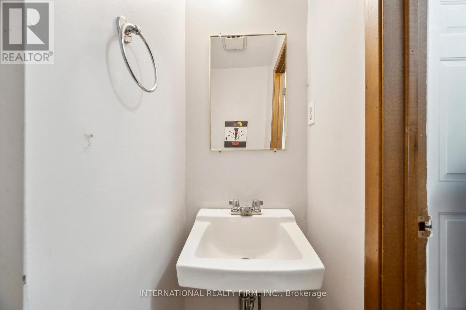 134 Garland Lane, London East, Ontario  N5V 3K8 - Photo 14 - X12459466