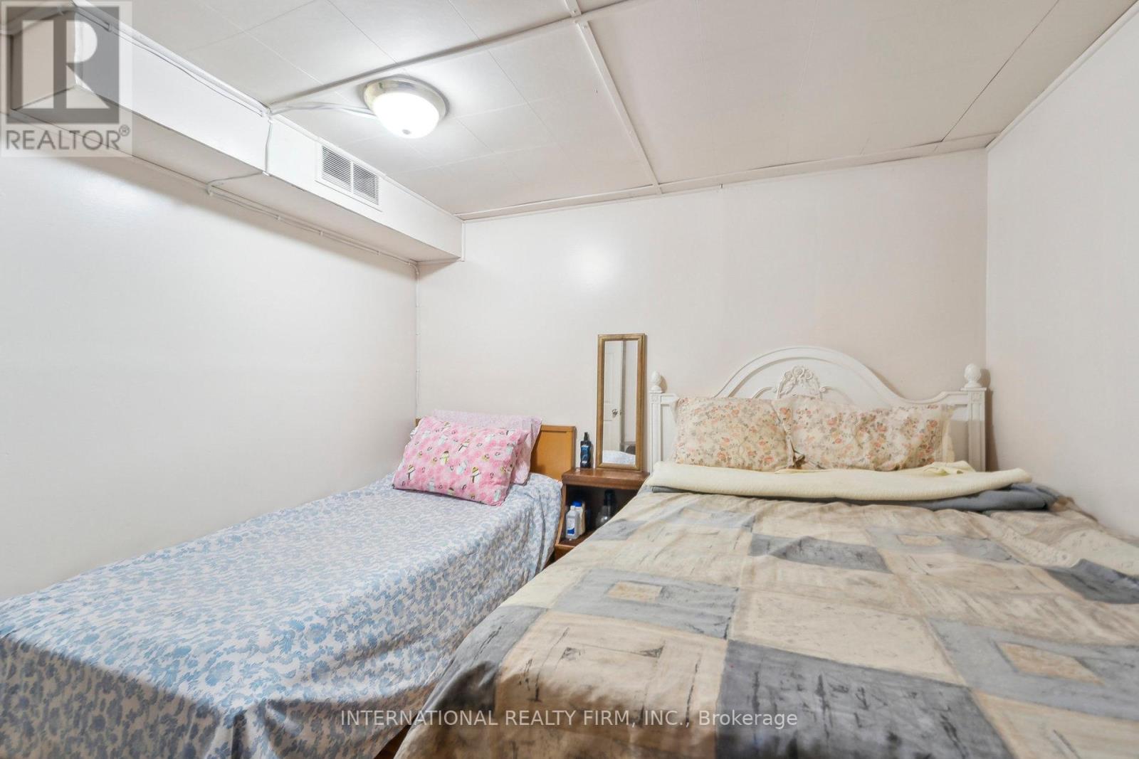 134 Garland Lane, London East, Ontario  N5V 3K8 - Photo 32 - X12459466