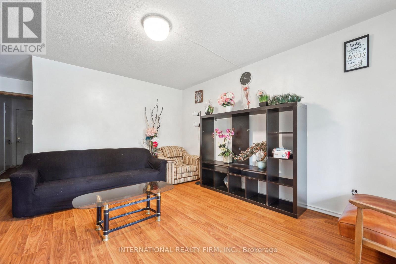 134 Garland Lane, London East, Ontario  N5V 3K8 - Photo 6 - X12459466