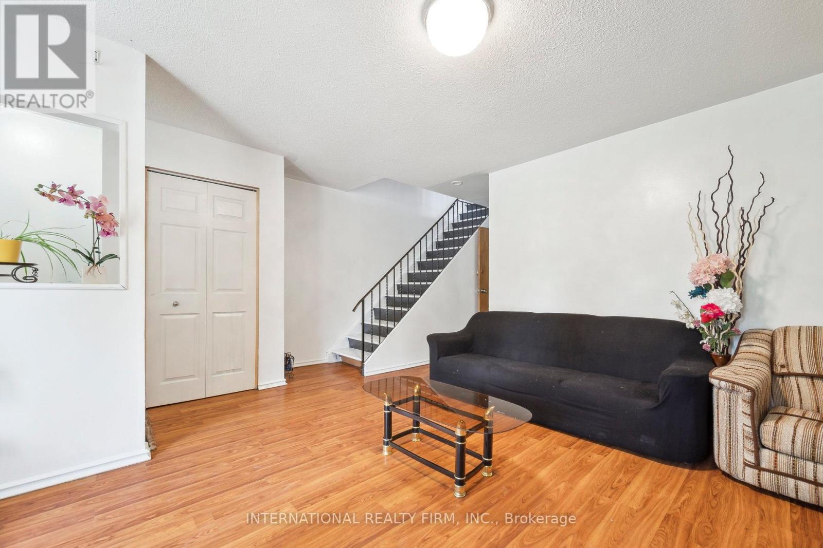134 Garland Lane, London East, Ontario  N5V 3K8 - Photo 7 - X12459466