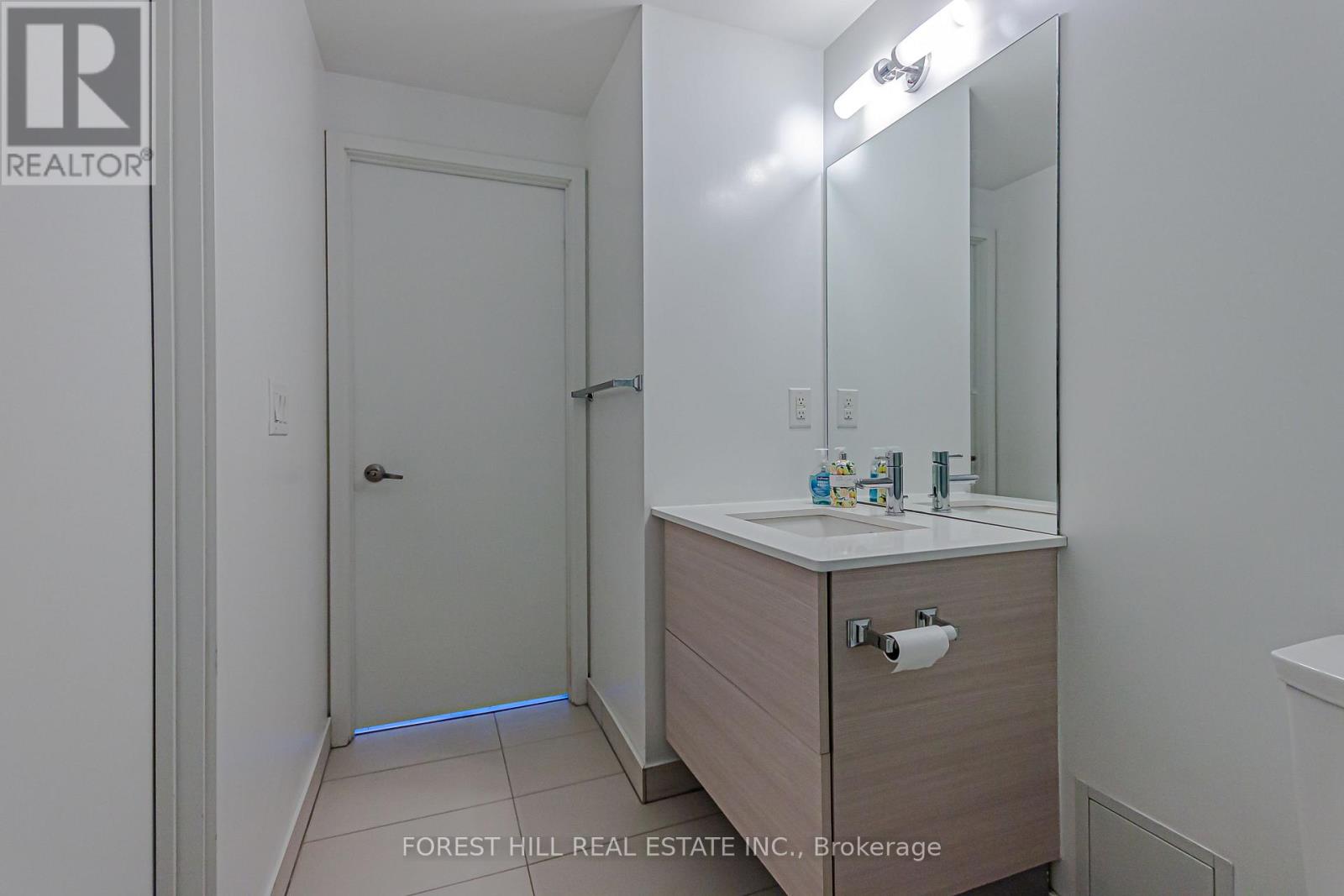 2201 - 210 Simcoe Street, Toronto, Ontario  M5T 0A9 - Photo 19 - C12459487