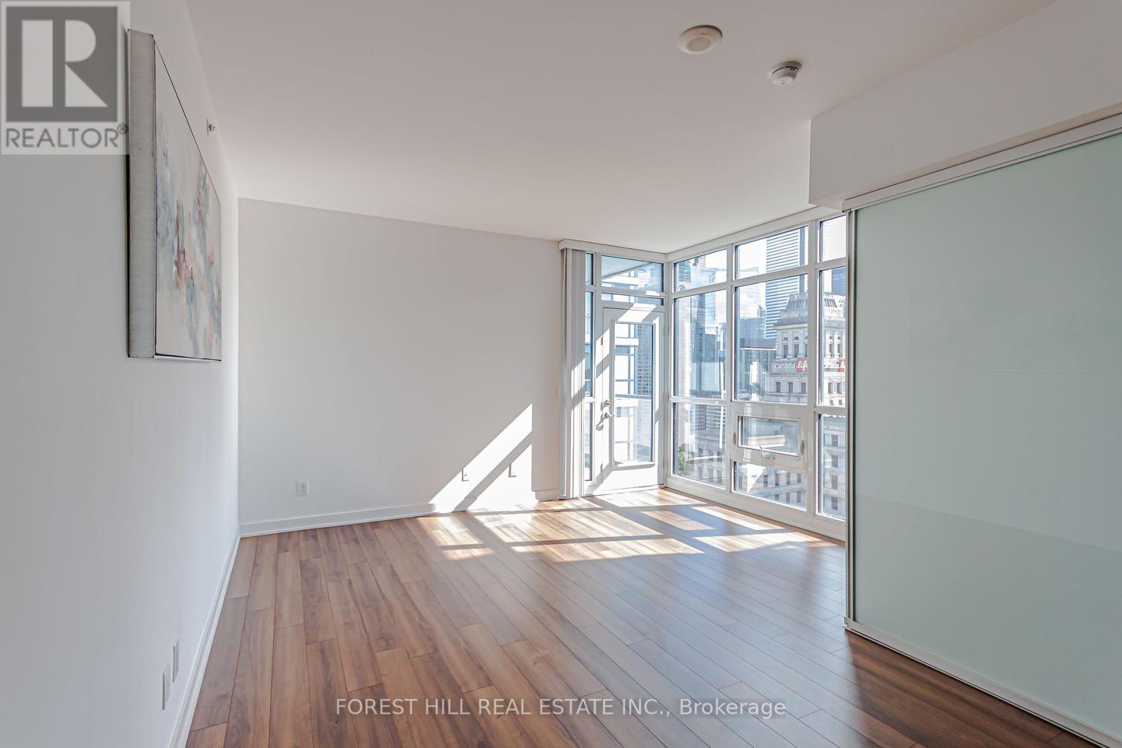 2201 - 210 Simcoe Street, Toronto, Ontario  M5T 0A9 - Photo 5 - C12459487