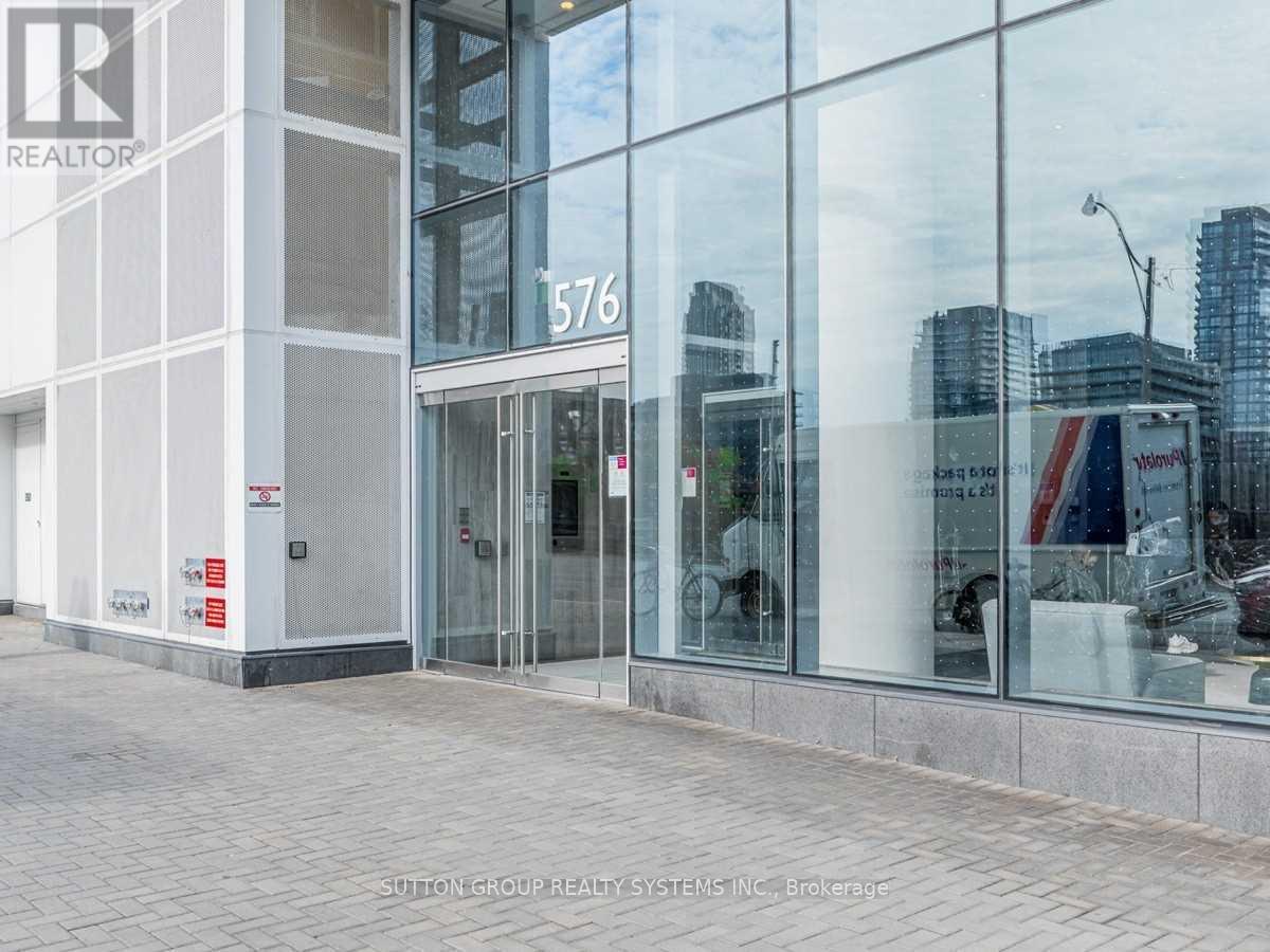 817 - 576 FRONT STREET, Toronto, Ontario