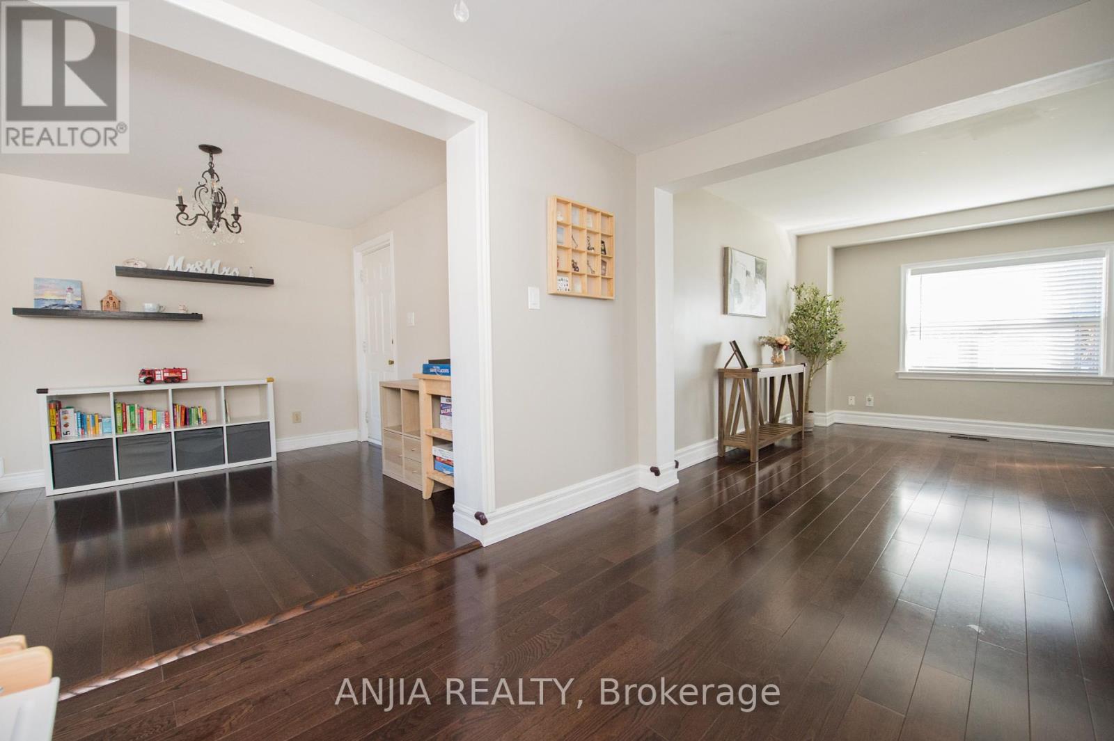 76 Adair Road, Toronto, Ontario  M4B 1V7 - Photo 11 - E12459486
