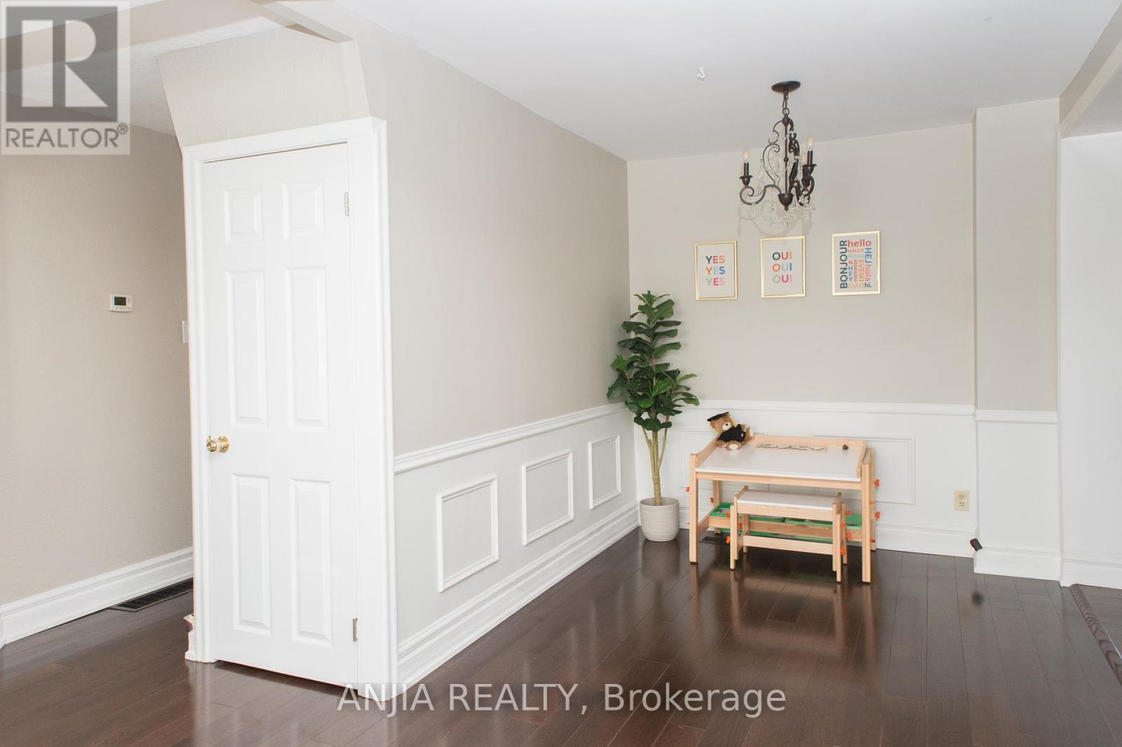76 Adair Road, Toronto, Ontario  M4B 1V7 - Photo 12 - E12459486