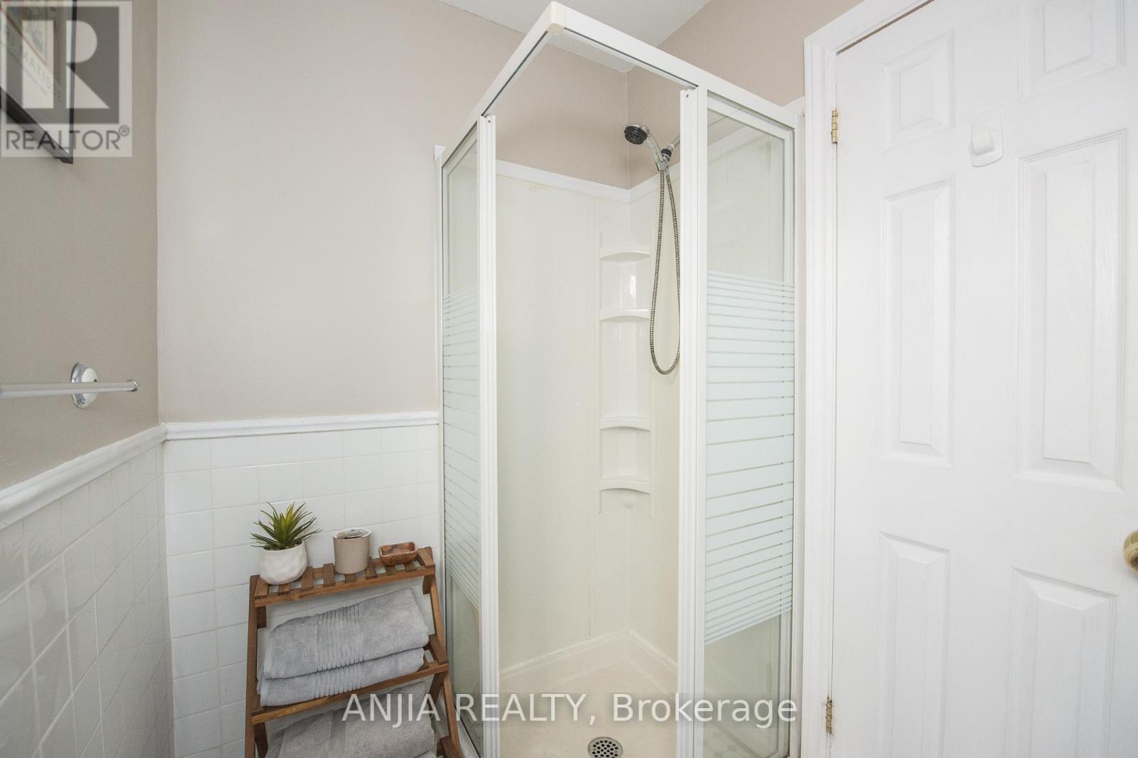 76 Adair Road, Toronto, Ontario  M4B 1V7 - Photo 21 - E12459486