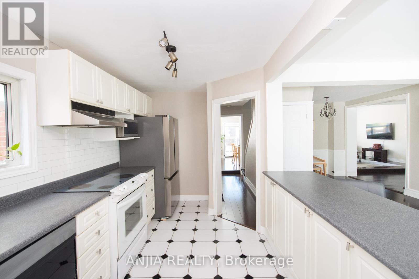 76 Adair Road, Toronto, Ontario  M4B 1V7 - Photo 8 - E12459486