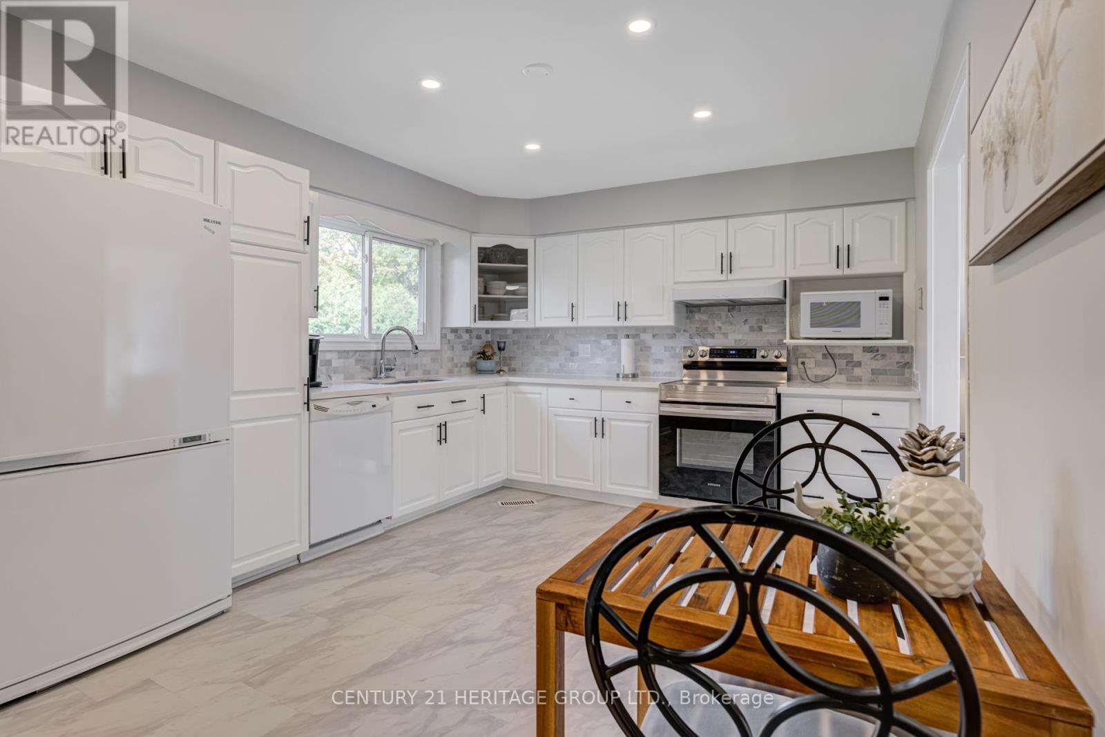 146 Sand Road, East Gwillimbury, Ontario  L9N 1H9 - Photo 11 - N12459475