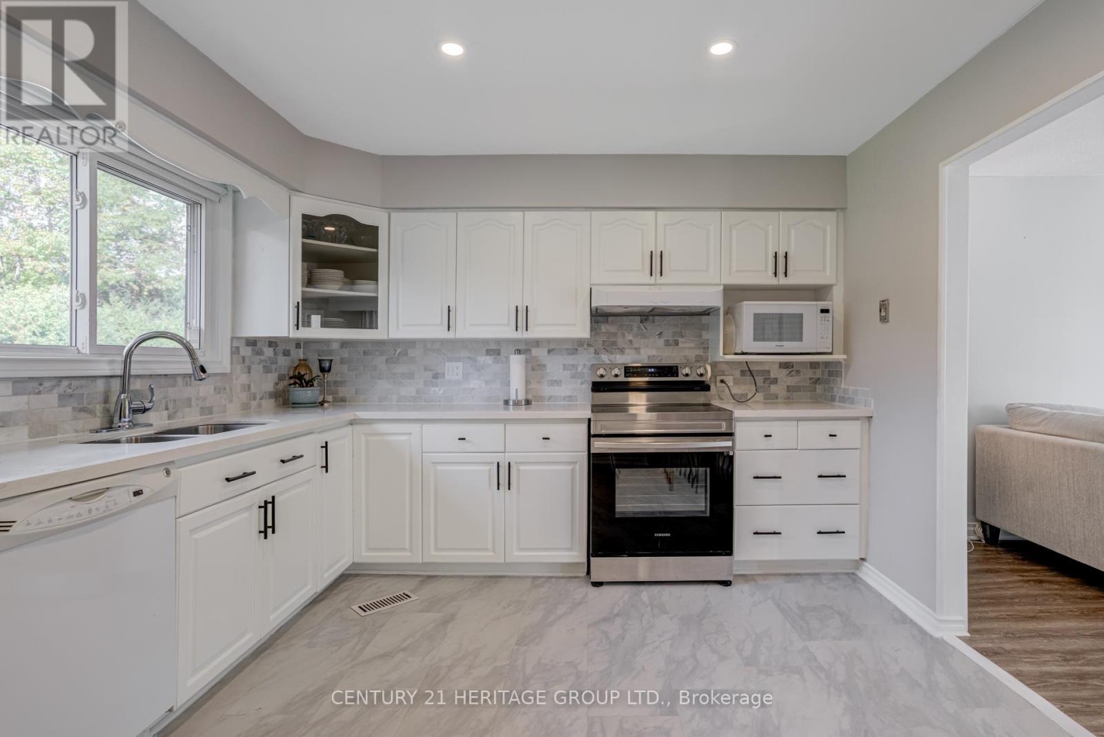 146 Sand Road, East Gwillimbury, Ontario  L9N 1H9 - Photo 12 - N12459475