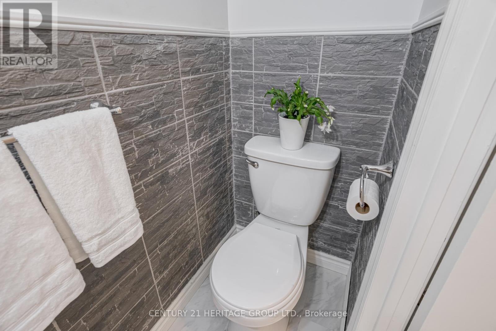 146 Sand Road, East Gwillimbury, Ontario  L9N 1H9 - Photo 14 - N12459475