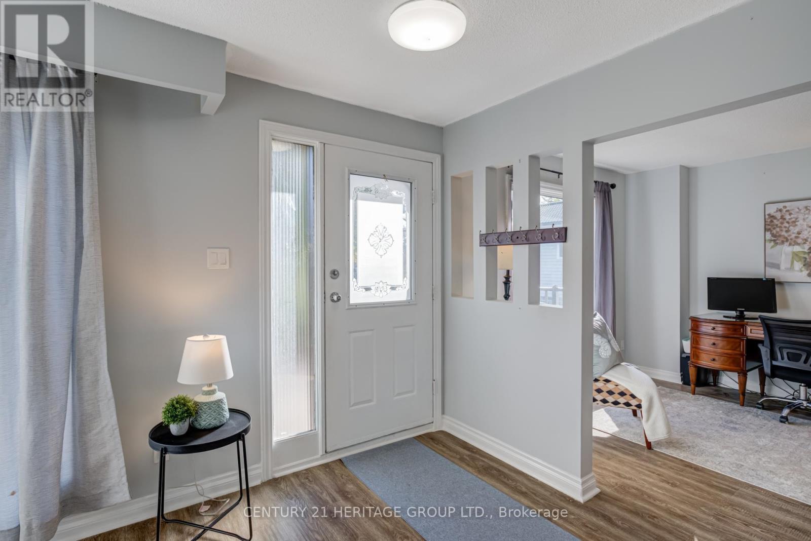 146 Sand Road, East Gwillimbury, Ontario  L9N 1H9 - Photo 4 - N12459475
