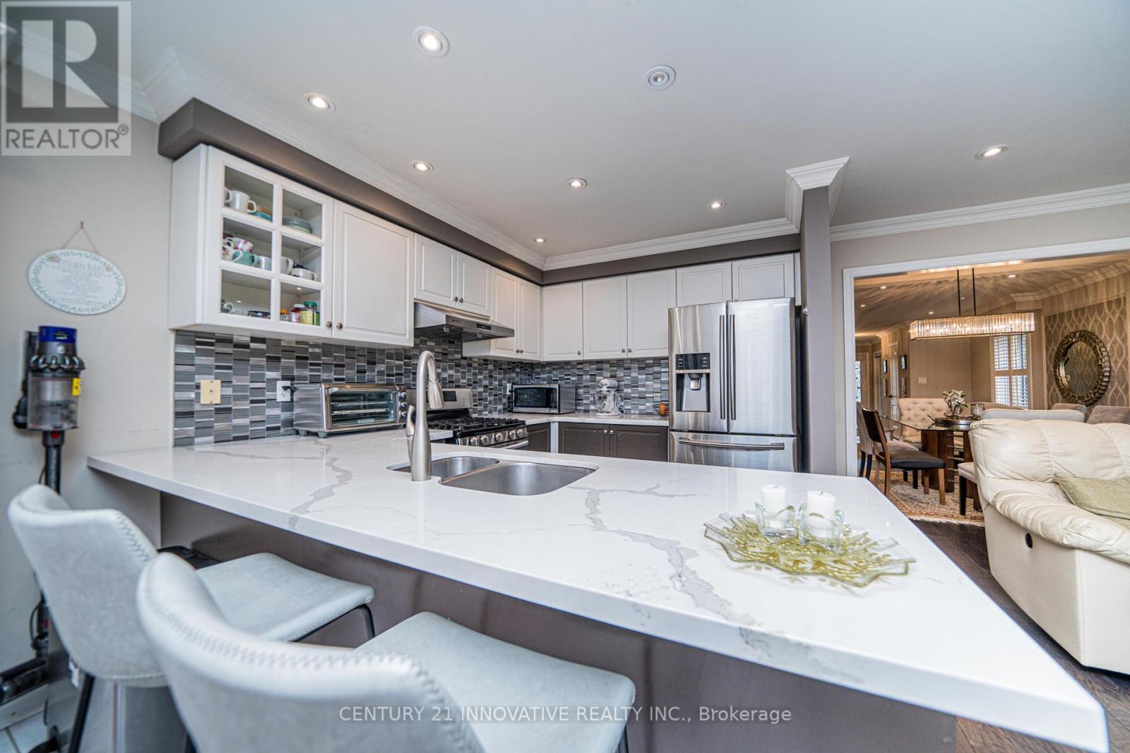 Upper - 46 Laura Sabrina Drive, Vaughan, Ontario  L4H 1X8 - Photo 11 - N12459478
