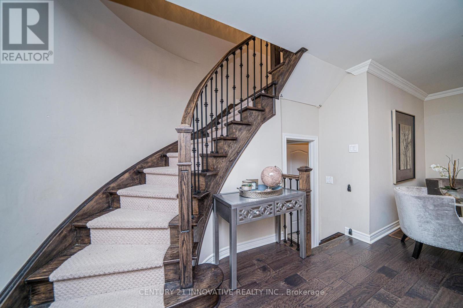 Upper - 46 Laura Sabrina Drive, Vaughan, Ontario  L4H 1X8 - Photo 5 - N12459478