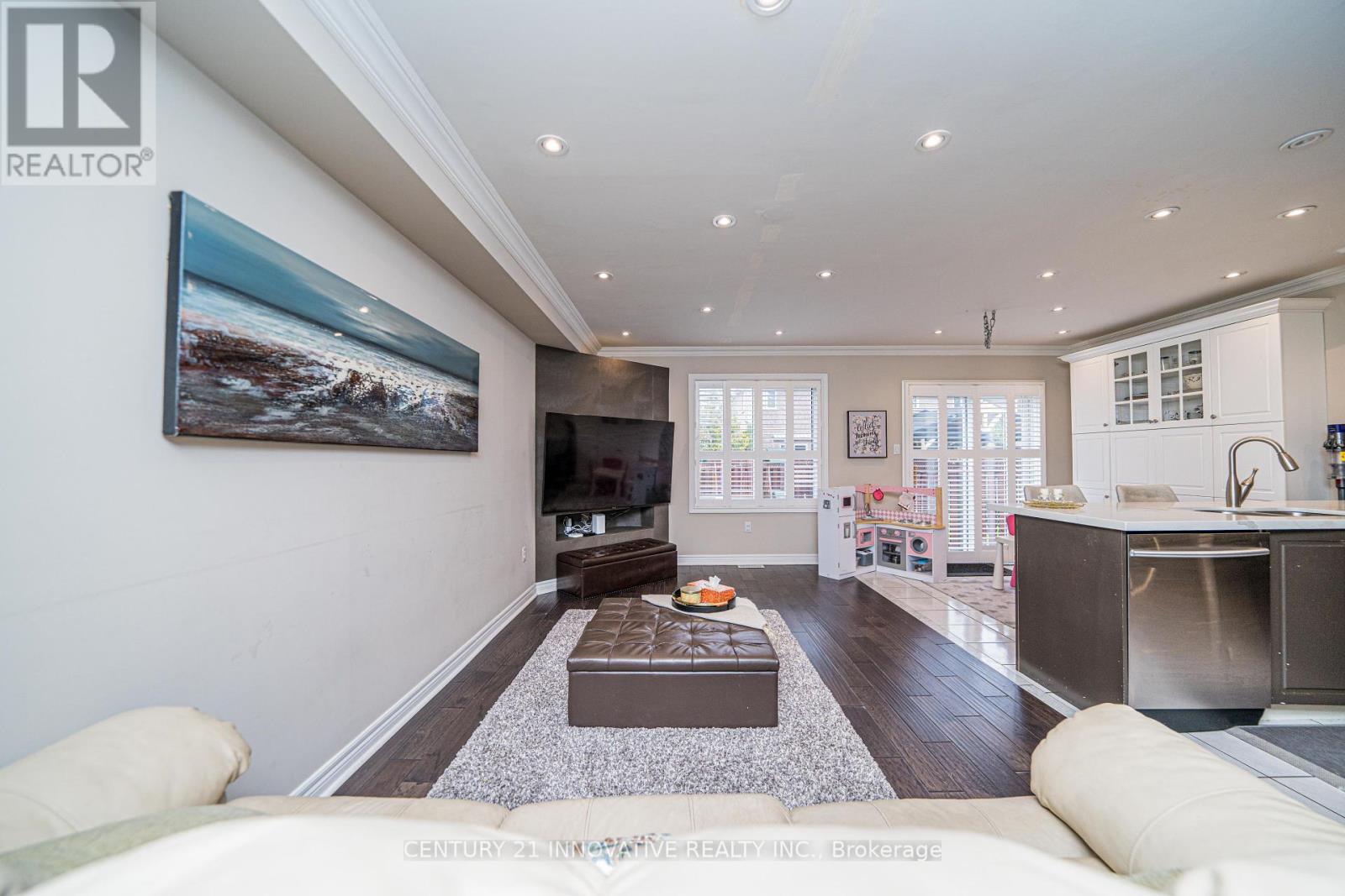 Upper - 46 Laura Sabrina Drive, Vaughan, Ontario  L4H 1X8 - Photo 9 - N12459478