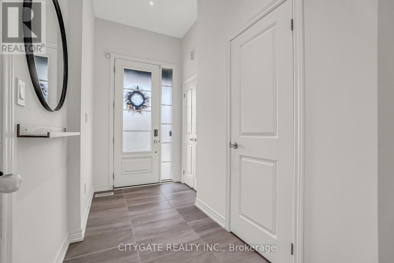 1328 Hamman Way, Milton, Ontario  L9E 1L5 - Photo 4 - W12459480