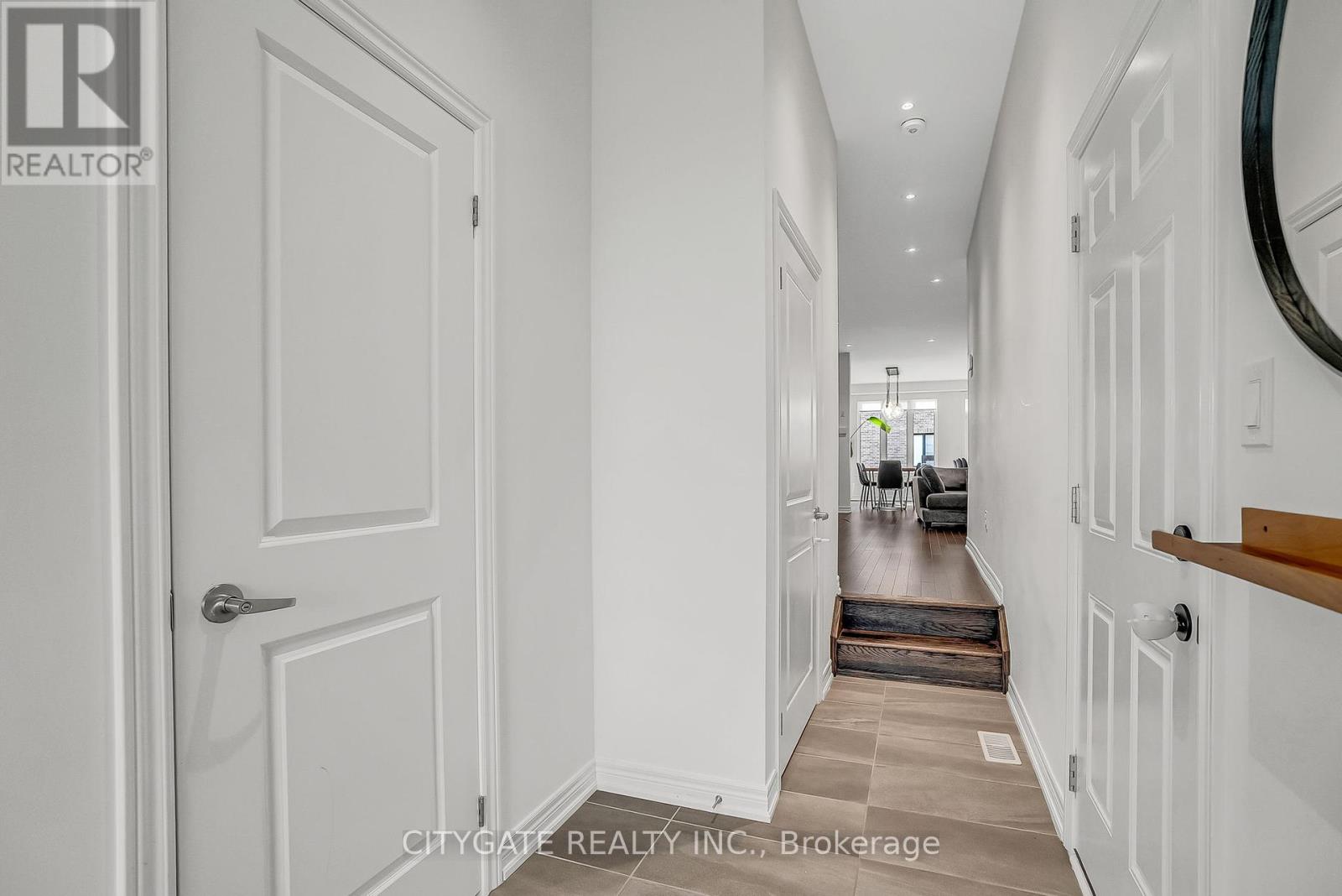 1328 Hamman Way, Milton, Ontario  L9E 1L5 - Photo 6 - W12459480