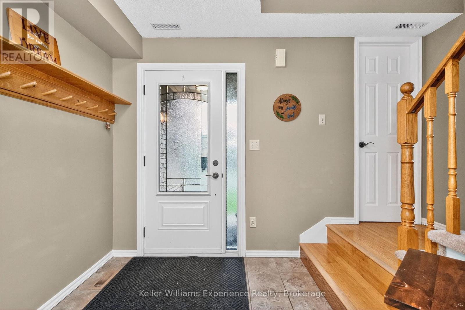 22 Cartwright Drive, Barrie, Ontario  L4M 6E2 - Photo 4 - S12459535