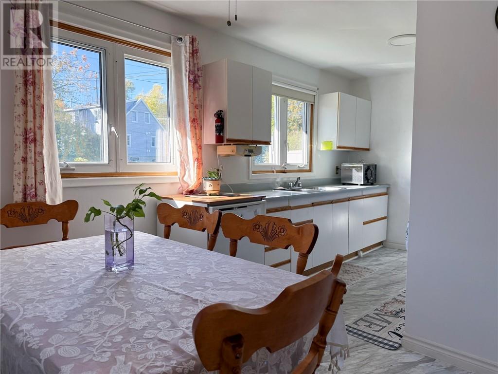 10 Manor Road, Greater Sudbury, Ontario  P3B 3K8 - Photo 10 - 2125188