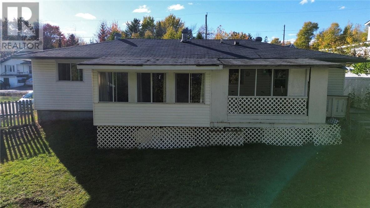 10 Manor Road, Greater Sudbury, Ontario  P3B 3K8 - Photo 20 - 2125188