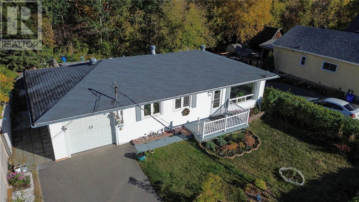 10 Manor Road, Greater Sudbury, Ontario  P3B 3K8 - Photo 3 - 2125188
